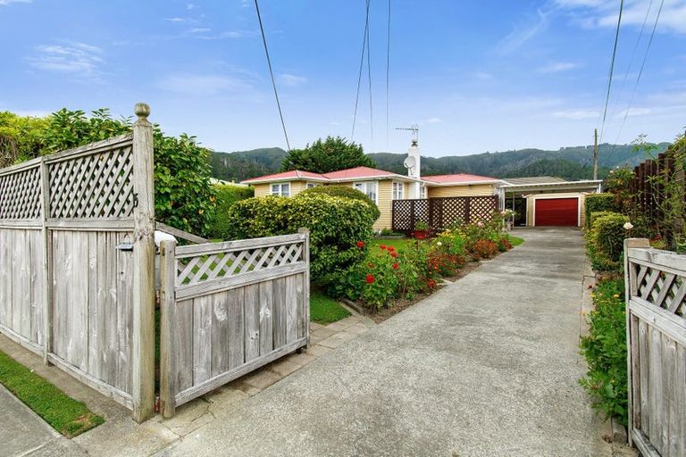 Photo of property in 15 Chittick Street, Stokes Valley, Lower Hutt, 5019