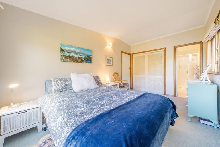 Photo of property in 27 Kotari Road, Days Bay, Lower Hutt, 5013