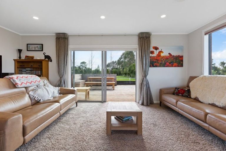 Photo of property in 318 Mountain Road, Lepperton, New Plymouth, 4373