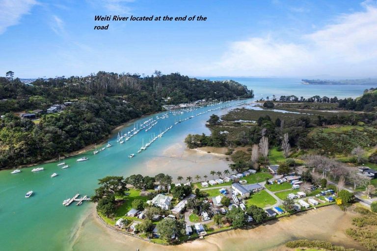 Photo of property in 1/39 Wade River Road, Stanmore Bay, Whangaparaoa, 0932