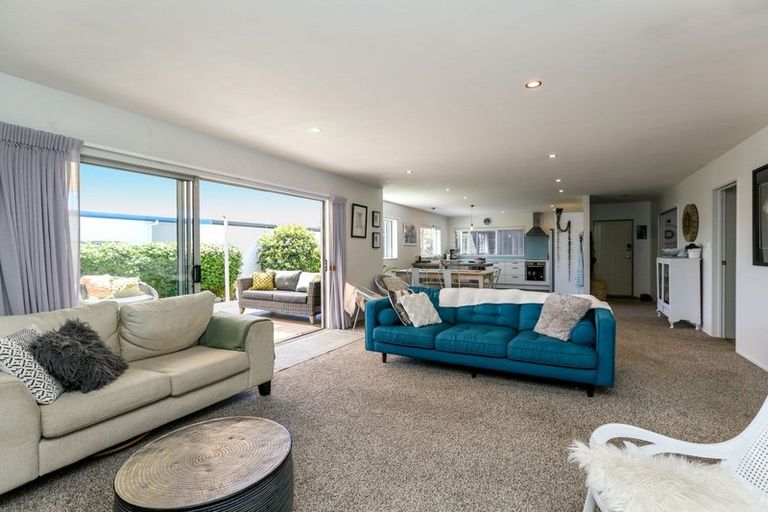 Photo of property in 130a Wairau Road, Oakura, 4314