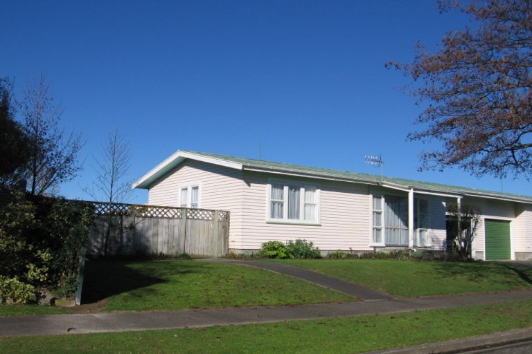 Photo of property in 2 Abraham Crescent, Milson, Palmerston North, 4414