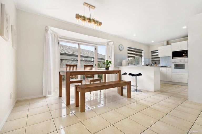 Photo of property in 3/9 Dunn Place, Farm Cove, Auckland, 2010