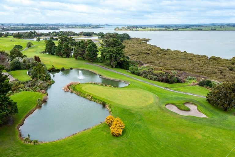 Photo of property in 3 Uatoto Road, Clarks Beach, 2122