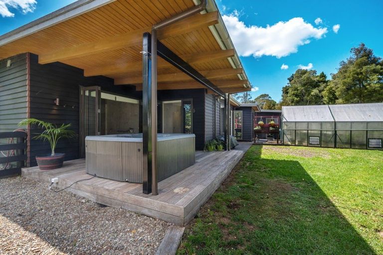 Photo of property in 66 Brownhill Road, Whitford, Manurewa, 2576