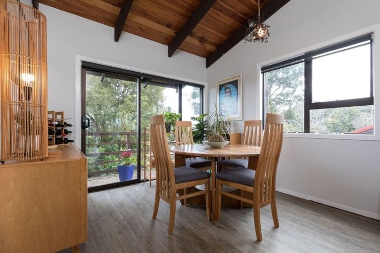 Photo of property in 12 Fairfax Terrace, Frankleigh Park, New Plymouth, 4310