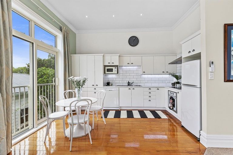 Photo of property in 24 Telford Terrace, Oriental Bay, Wellington, 6011