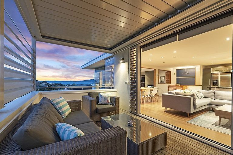 Photo of property in 2/55 Parr Terrace, Castor Bay, Auckland, 0620