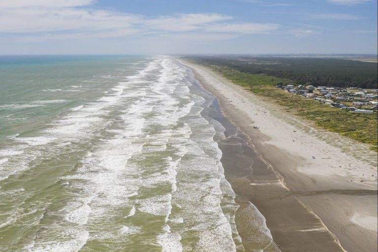 Photo of property in 118 Rua Avenue, Waitarere Beach, Levin, 5510