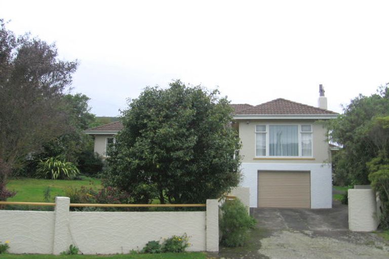 Photo of property in 50 Ranui Terrace, Tawa, Wellington, 5028