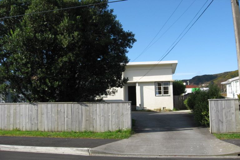 Photo of property in 5 Avon Street, Waterloo, Lower Hutt, 5011