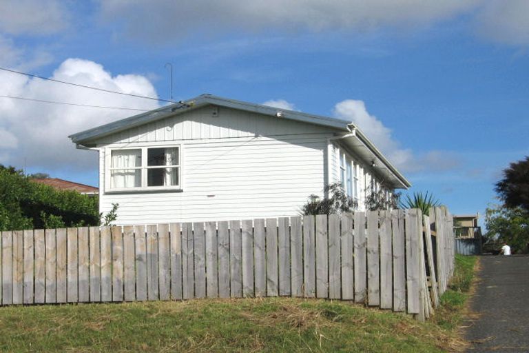 Photo of property in 83a Wharf Road, Te Atatu Peninsula, Auckland, 0610