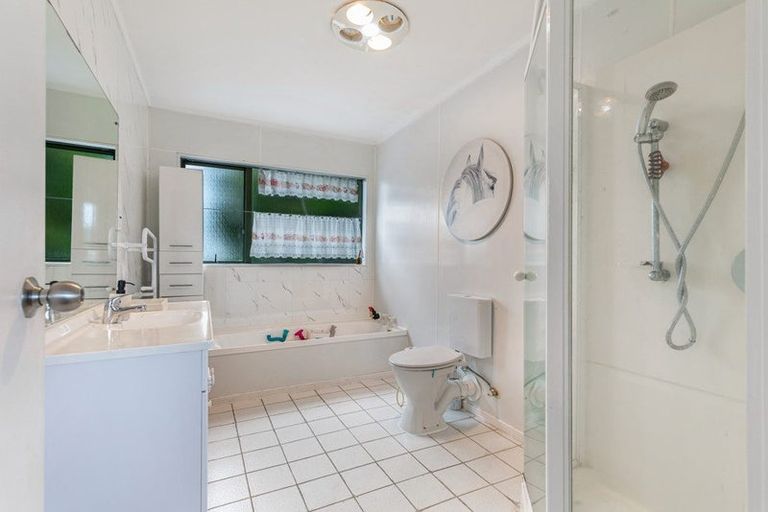 Photo of property in 1/28 Harrington Road, Henderson, Auckland, 0610