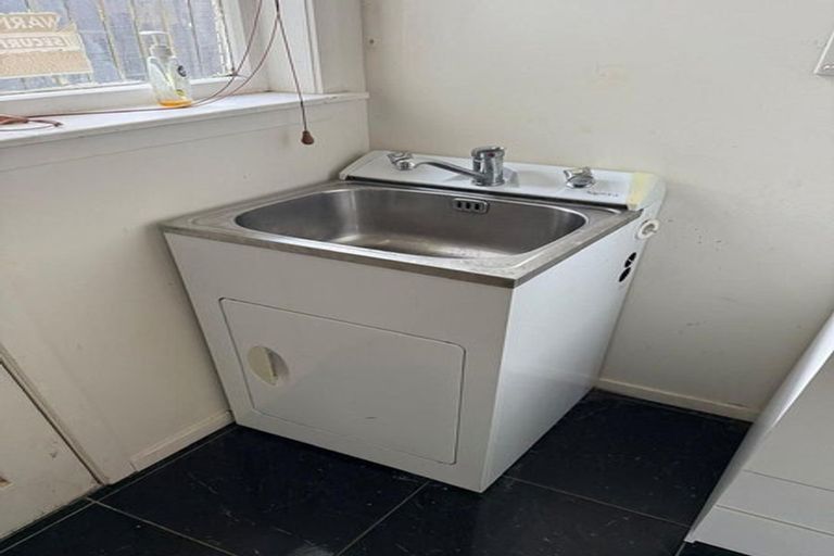 Photo of property in 2/18 Tahi Terrace, Glen Eden, Auckland, 0602