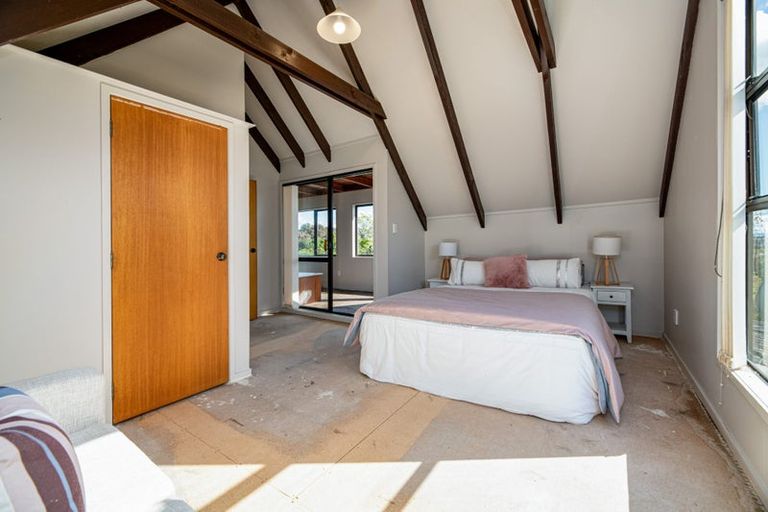 Photo of property in 2/84a Avonleigh Road, Green Bay, Auckland, 0604