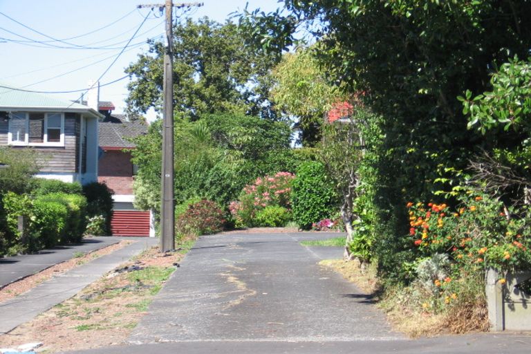 Photo of property in 3/168 Onewa Road, Northcote, Auckland, 0627