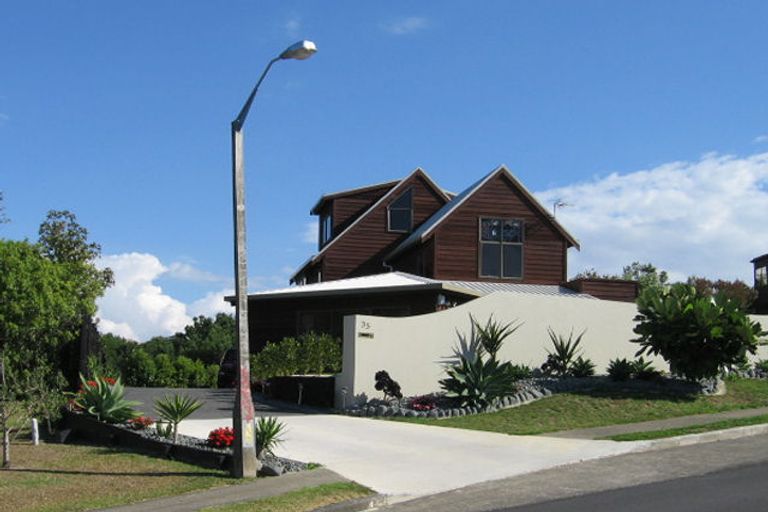 Photo of property in 35 Bellbird Rise, Murrays Bay, Auckland, 0630