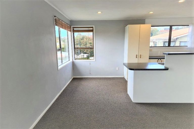 Photo of property in 28 Beauchamp Drive, Massey, Auckland, 0614