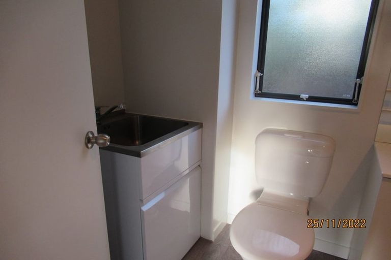 Photo of property in 27 Brougham Place, West Harbour, Auckland, 0618