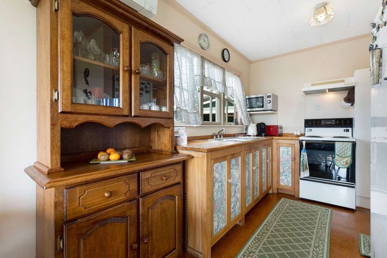 Photo of property in 5 Mcleod Road, South Head, Helensville, 0874