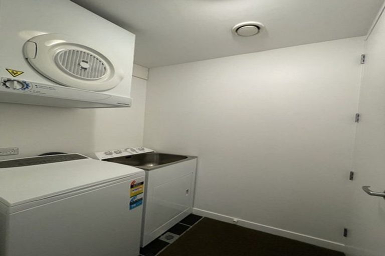 Photo of property in Montreaux Apartments, 6i/164 The Terrace, Wellington Central, Wellington, 6011