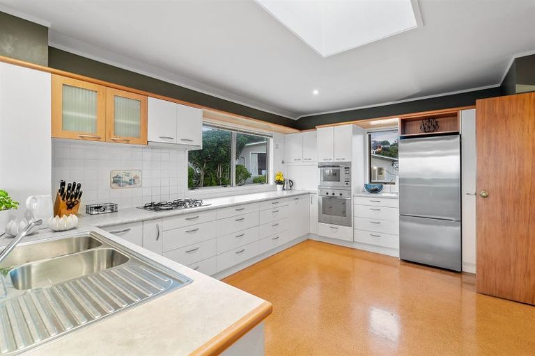 Photo of property in 1/9 Taumata Road, Castor Bay, Auckland, 0620