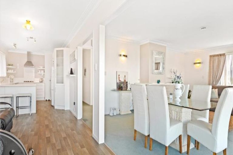 Photo of property in 6 Colwill Road, Massey, Auckland, 0614