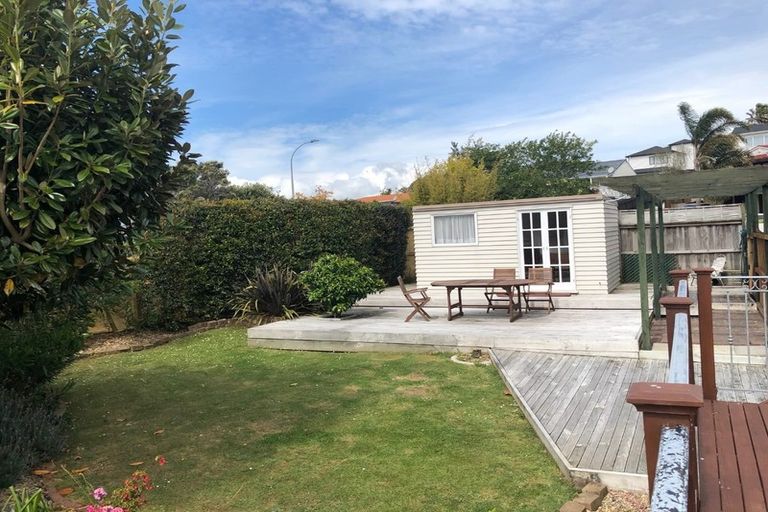 Photo of property in 9 Dalwhinnie Parade, Highland Park, Auckland, 2010