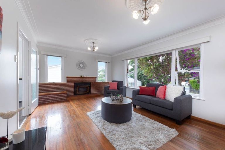 Photo of property in 35 Sturges Road, Henderson, Auckland, 0612