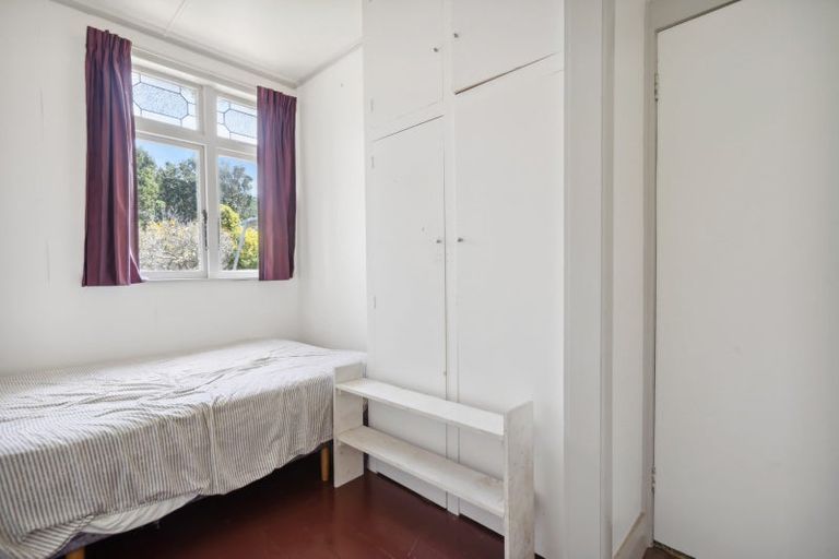 Photo of property in 2 Eden Street, Island Bay, Wellington, 6023