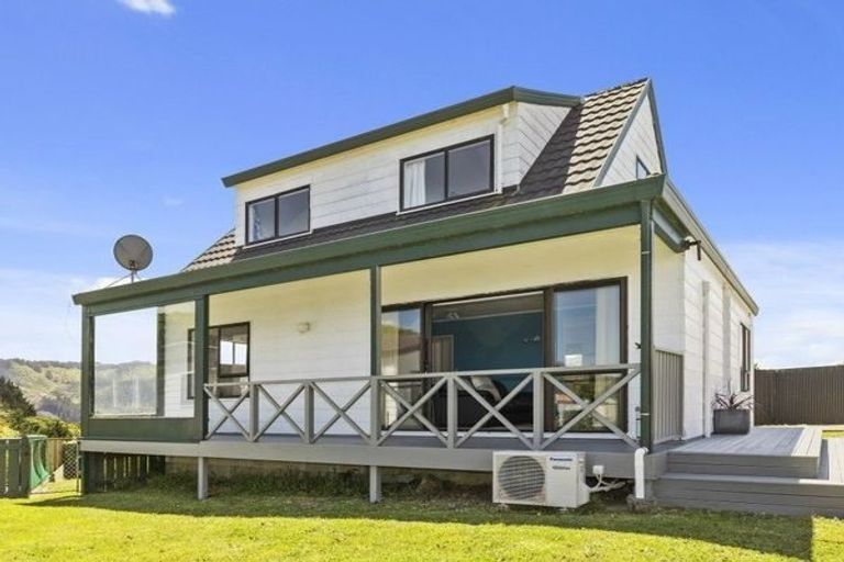 Photo of property in 16a Jasmine Grove, Maungaraki, Lower Hutt, 5010