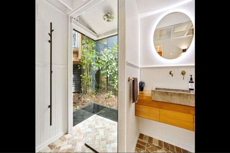 Photo of property in 55 Rayner Road, Piha, New Lynn, 0772