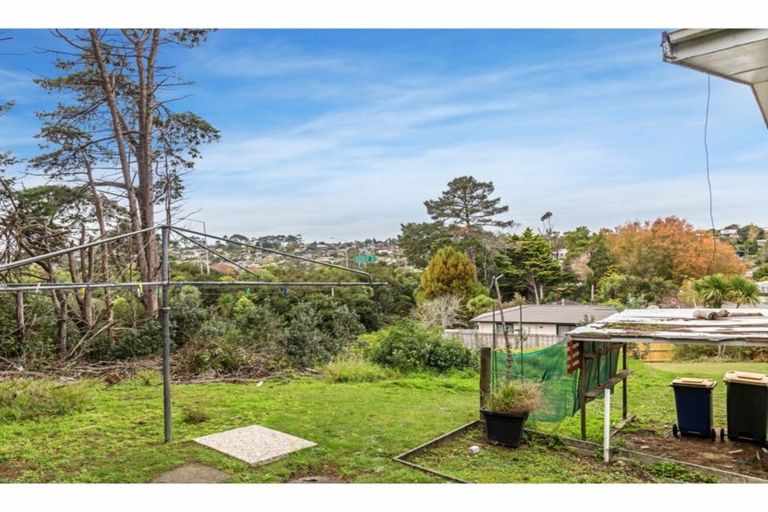 Photo of property in 59 Totaravale Drive, Totara Vale, Auckland, 0629