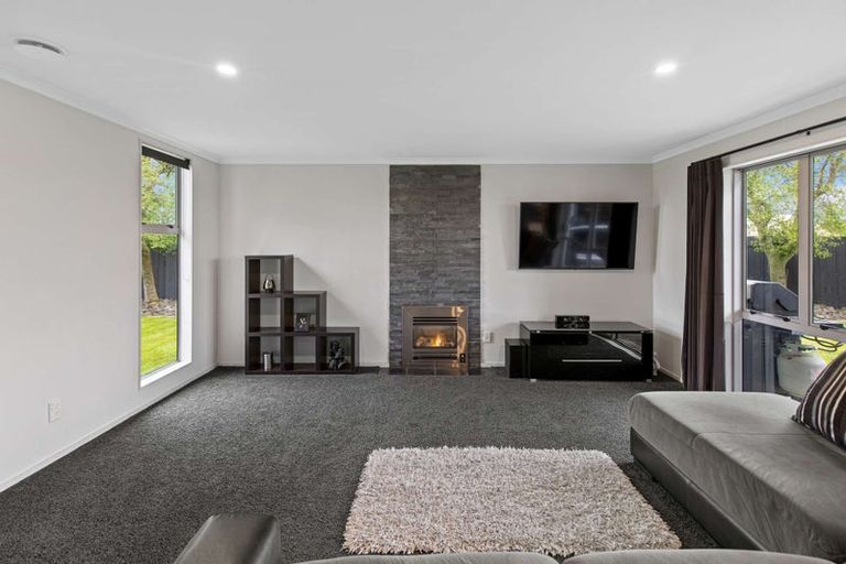 Photo of property in 28 Branigan Parade, Kelvin Grove, Palmerston North, 4414