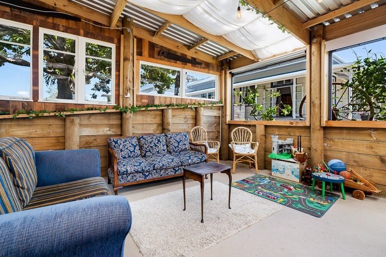 Photo of property in 73 Owhiwa Road, Parua Bay, Onerahi, 0192