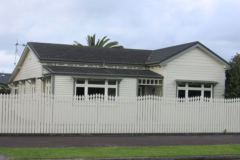 Photo of property in 15 Stewart Crescent, Hokowhitu, Palmerston North, 4410