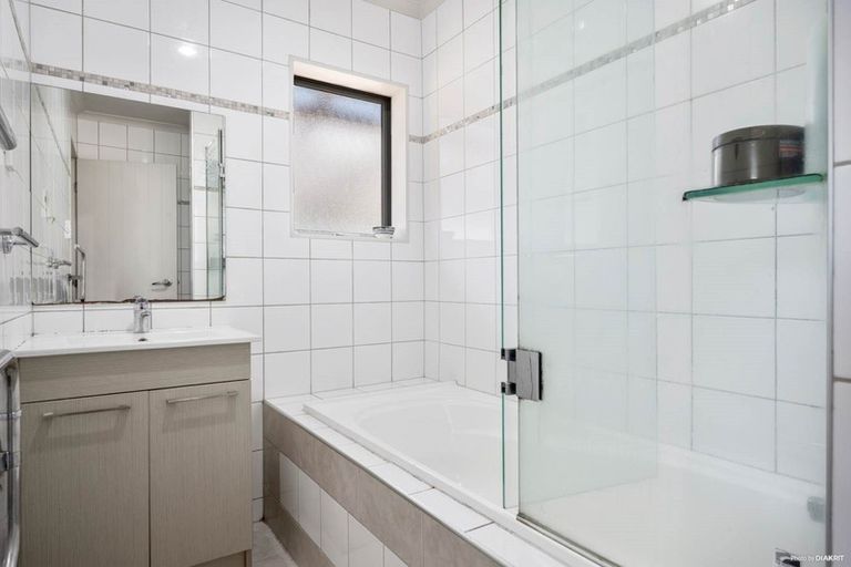 Photo of property in 16a Swaffield Road, Papatoetoe, Auckland, 2025