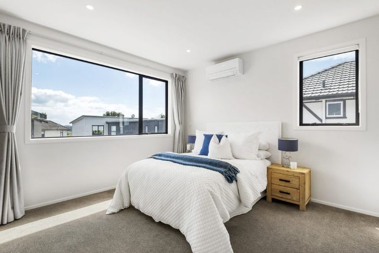 Photo of property in 43 Knights Road, Rothesay Bay, Auckland, 0630