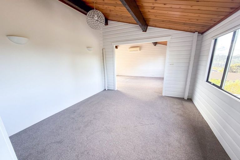 Photo of property in 8 Ngahere Views, Orewa, 0931