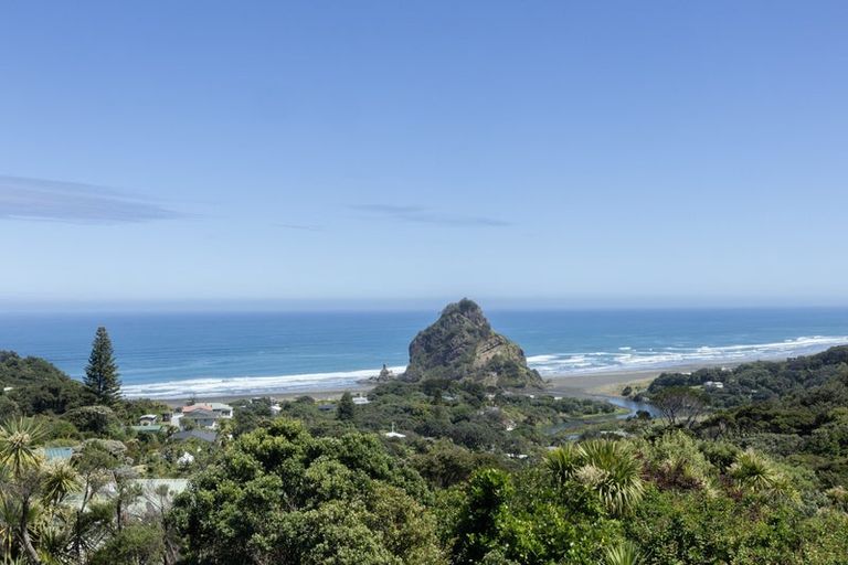 Photo of property in 109 Seaview Road, Piha, 0772