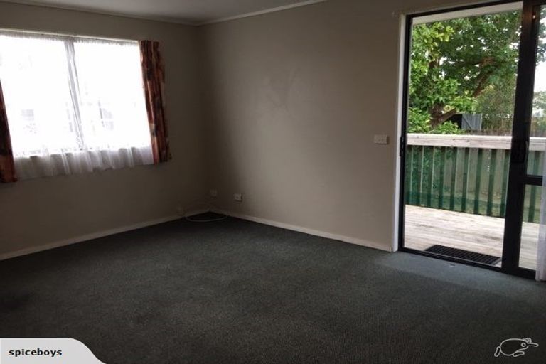 Photo of property in 24a Justin Place, Te Atatu Peninsula, Auckland, 0610