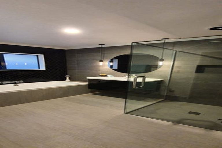 Photo of property in 4 Heaphy Place, Pukehangi, Rotorua, 3015