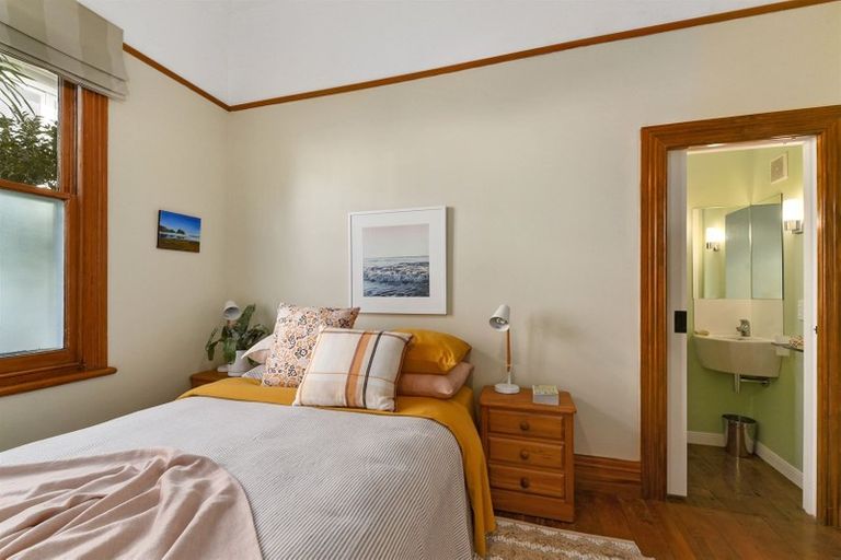 Photo of property in 17 St Aubyn Street, Devonport, Auckland, 0624