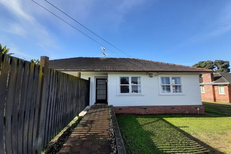 Photo of property in 26 Crawford Avenue, Mangere Bridge, Auckland, 2022
