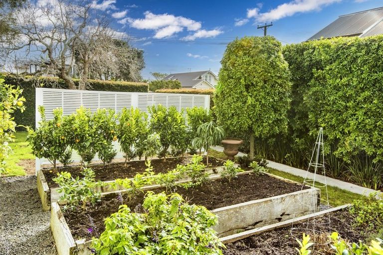 Photo of property in 126 Calliope Road, Stanley Point, Auckland, 0624