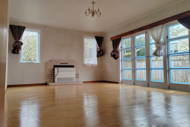 Photo of property in 70 Lake Road, Northcote, Auckland, 0627