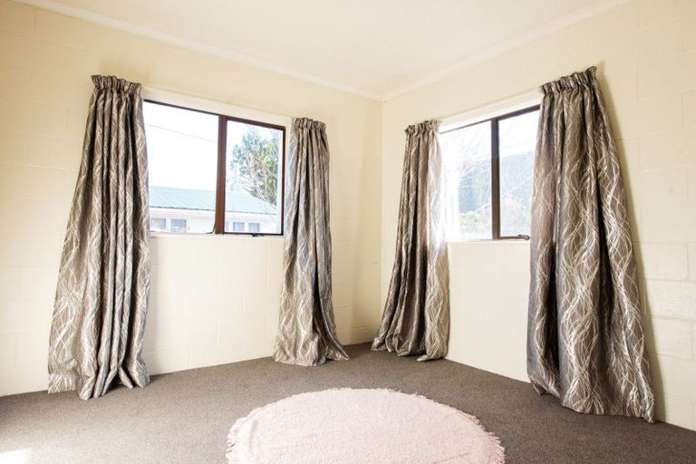 Photo of property in 91 Waikawa Road, Picton, 7220