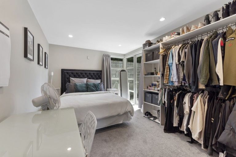 Photo of property in 19 Springdale Grove, Fitzherbert, Palmerston North, 4410