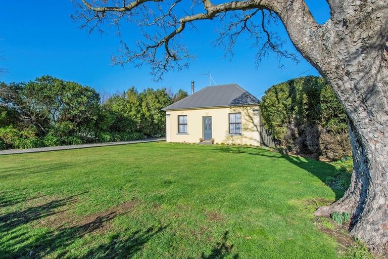 Photo of property in 16 Brook Street, Southbridge, 7602