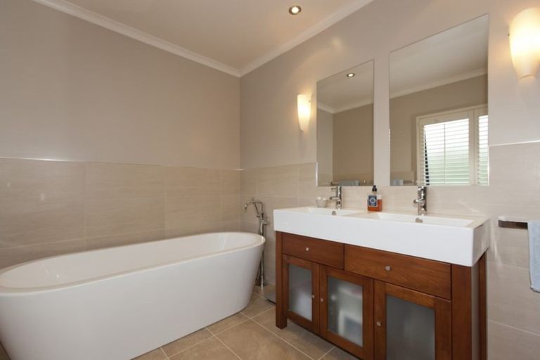 Photo of property in 16 Ventnor Drive, Paraparaumu, 5032